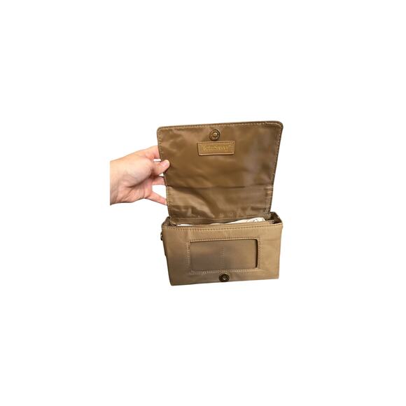 Tote Savvy Change Bag in Fawn. Crossbody with Stripe Strap.
changing pad - Picture 3 of 8